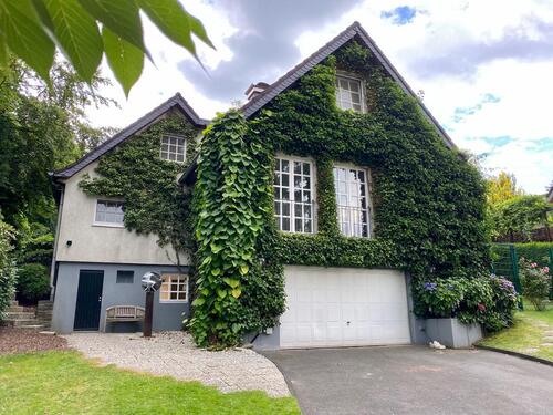 Foto - Einfamilienhaus mit 6 Zimmern, Kamin, Einbauküche, Sauna & Garage