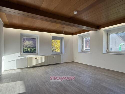 Foto - Renovierte, barrierefreie 3-Zimmer-Wohnung mit viel Platz in ruhiger Lage mit Stellplatz und Terrasse