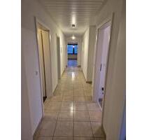 Renovierte 3-Zi-Dachgeschosswohnung mit Einbauküche ab Dezember - Niedernwöhren