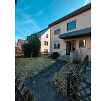 Doppelhaushälfte mit Garage, 3 Stellplätze, Terrasse & Balkon - Leonberg