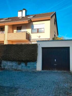 Foto - DHH mit Garage, 3 Stellplätze, Terrasse & Balkon
