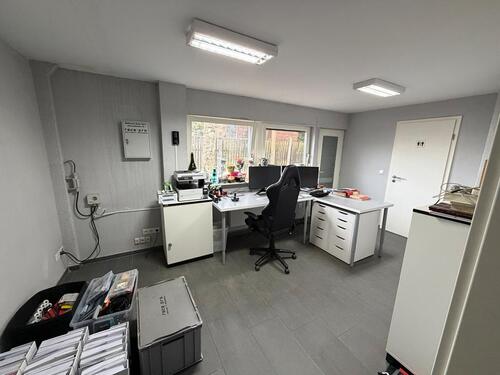 Foto - Büro zu vermieten 20qm, möbliert, mit Dusche und WC, m. Parkplatz