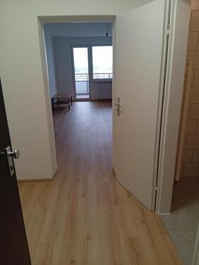 Foto - Moderne 1-Zimmer Wohnung im 5. OG mit Balkon und EBK in Groß-Gerau