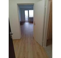 Moderne 1-Zimmer Wohnung im 5. OG mit Balkon und EBK in Groß-Gerau