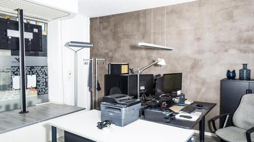 Foto - Insel für zwei: Moderner Flexdesk in Stuttgart-West - 247 Zugang, 2 Monitore