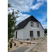 Möblierte Dreizimmerwohnung - 1.200,00&nbsp;EUR Kaltmiete, ca.&nbsp; 85,00&nbsp;m&sup2; in Blekendorf (PLZ: 24327)