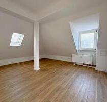 +++ Wohnen am Grüneburgpark ++ Großzügige und sanierte 3-Zi.-Dachwohnung in bester Westendlage +++ - Frankfurt am Main Westend Süd