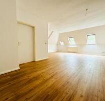 schicke 2 Raum DG-Raum-Wohnung in Leipzig Gohlis ***TOP*** viel Platz; citnah