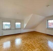 Schöne 4 Zimmer DG-Wohnung mit Balkon - Neukirchen