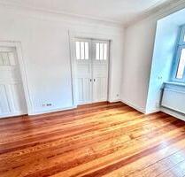 Schöne 3-Zimmer Wohnung mit 2 Balkonen in Jugendstilvilla in NMS - Neumünster