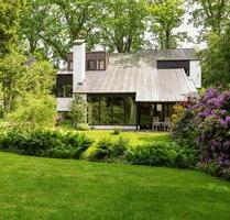 Einfamilienhaus in Split-Level-Architektur am Bach - courtagefrei - Hamburg Wandsbek
