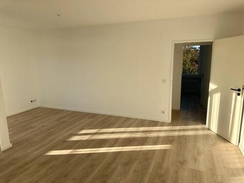 Foto - 4 Zimmer Wohnung komplett Renoviert mit Tiefgarage