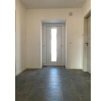 2 Zimmer 93 qm Wohnung, Bad, Küche, eigener Eingang - Oebisfelde-Weferlingen