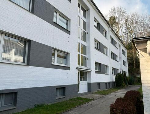 Foto - Erstbezug nach Renovierung, 3 Zimmer im ruhigen Mehrfamilienhaus