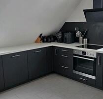 zu vermieten: Hochwertige 2-Zi.-DG-Wohnung mit großer EBK - Heroldsberg