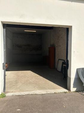 Foto - Große Garage als Lagerraum zu vermieten