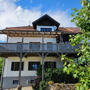 Foto - Großzügiges Wohnhaus mit ELW und traumhafter Aussichtslage