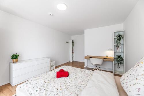 Foto - schönes WG-Zimmer mit Balkon + WLAN inklusive