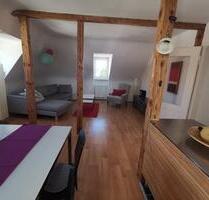 Helle, vollmöblierte 2-Zimmer-DG-Wohnung, ruhig, zentral, WLAN - Stuttgart Degerloch