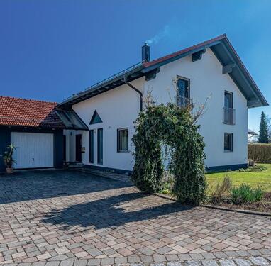 Foto - PROVISIONSFREI - gepfl. EFH mit Traumgarten, PV-Ertrag 4.000 p.a.