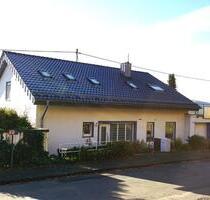 Charmante 3-Zimmer Dachgeschosswohnung mit großer Sonnenterasse - Netphen