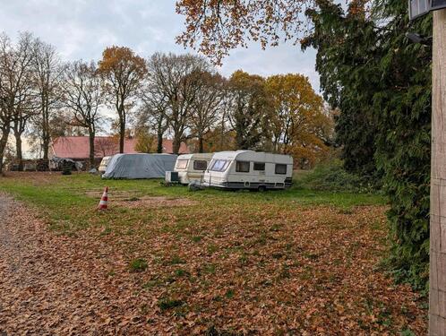 Foto - Stellplatz für Wohnwagen Wohnmobil oder andere Fahrzeuge oder Han