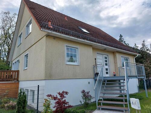 Foto - Großes Einfamilienhaus mit Einliegerwohnung und Garage