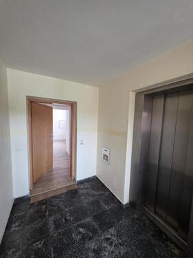 Foto - Moderne 3-Zimmer-Wohnung mit fantastischen Ausblick– Frisch Renoviert & Sofort Einzugsbereit