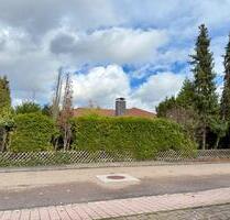 Freistehender Bungalow in Feucht-Ost