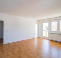 Helle Familienwohnung mit 68 qm + Loggia + PkW- Stellplatz!!! - Chemnitz Altendorf