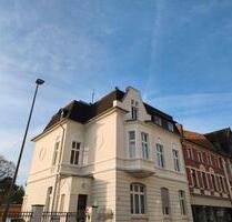 Hilden-City: charmante 4-Zimmer-Altbauwohnung ohne Balkon in Jugendstilhaus!