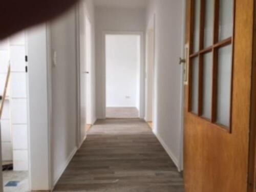 Foto - 3 Zi. Whg. Küche- Bad- Balkon - 385,00 EUR Kaltmiete,