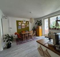 Sanierte 2-Zimmer plus Wohnküche ab 01.02 - Möbelübernahme möglich - Düsseldorf Oberbilk Sanierte 2-Zimmer plus Wohnküche ab 01.02 - Möbelübernahme möglich - Düsseldorf Oberbilk