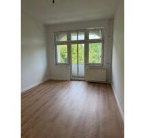 Frisch renovierte 2-Zimmer-Altbauwohnung mit kleinem Balkon - Berlin Pankow