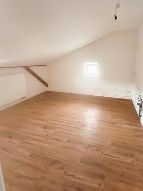 Foto - Erstbezug nach Sanierung: Moderne 2-Zimmer-Dachgeschosswohnung direkt am Bahnhof Kamenz