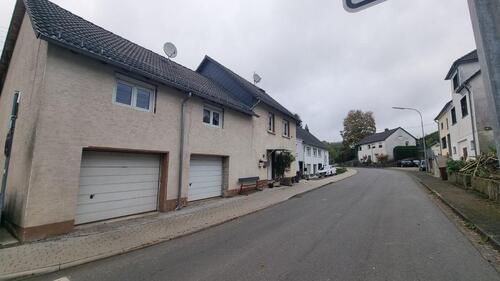 Foto - Großes Solides Einfamilienhaus 182qm2 mit Garten,Garagen, 7Zimmer