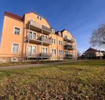 Gut geschnittene Erdgeschosswohnung mit Balkon und Tageslichtbad! - Coswig