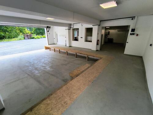 Foto - Gewerbefläche mieten - Lagerhalle mit Büro - Produktion Industrie