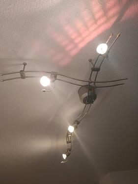 Foto - Moderne Deckenleuchte mit 5 flexiblen Strahlern