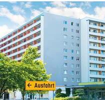 3-Raumwohnung mit 2 Bädern, großer Küche und Balkon im Herzen der Stadt - Hoyerswerda
