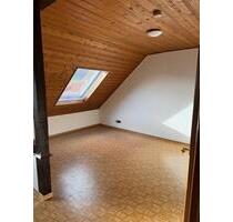 Bauerbach WG-Zimmer in Dachgeschosswohnung - Marburg