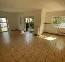 Wohnen im Grünen: EG-Wohnung mit großer Wohn-Essküche und Terrasse in Karlsruhe-Daxlanden