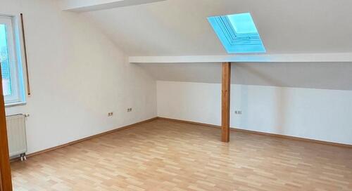Foto - Helle 4 Zimmer Wohnung plus Küche und Bad