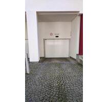 Tiefgaragenstellplatz mit Waschplatz und Kompressor - München Bogenhausen