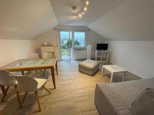 Foto - 2-Zi. DG-Wohnung an Pendlerin zu vermieten