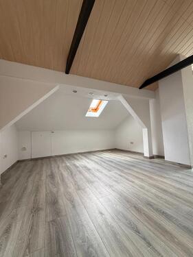 Foto - Helle 3-Zimmer-Dachgeschosswohnung mit Garage in zentraler Lage