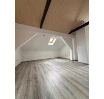 Helle 3-Zimmer-Dachgeschosswohnung mit Garage in zentraler Lage - Bad Laasphe