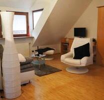 voll möblierte 2,5 Zimmer DG-Wohnung im Herzen von Erdmannhausen