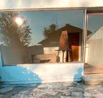 Ladenfläche mit großen Schaufenster ab sofort zu vermieten - Halfing