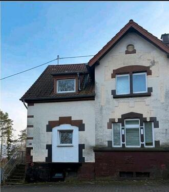 Foto - Freiliegendes Einfamilienhaus mit großem Potenzial